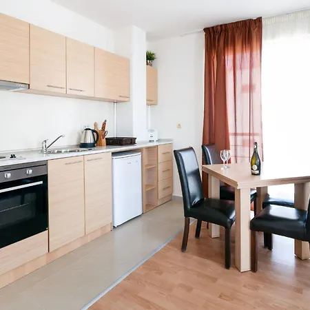 Seaside 1 Bedroom With Balcony, Max 4 Guests Lägenhet Slăntjev Brjag
