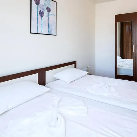 Seaside 1 Bedroom With Balcony, Max 4 Guests Apartment